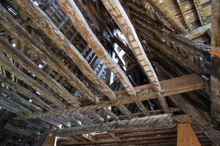 Acheter une ancienne grange à rénover avec grand terrain et piscine avec l'aide d'une conseillère immobilière, Oignies, Mégane Havet Immobilier
